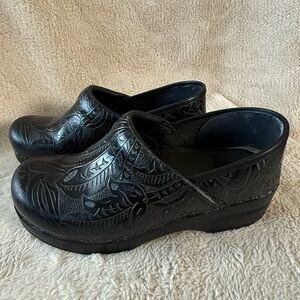 Dansko Professional Clogs Black Tooled Womens Euro Size 38 (US 7.5-8)